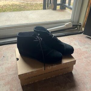 Women’s wedge boots